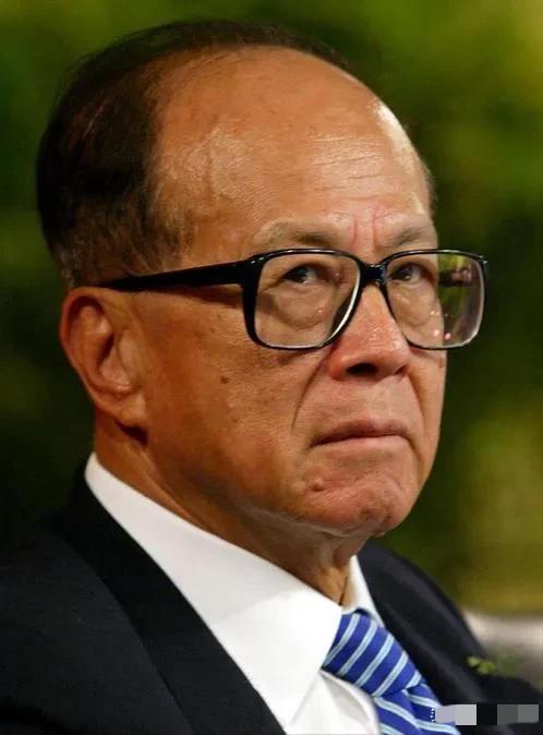 估计李嘉诚脸都要气绿了！他万万没想到，自己小心谨慎一辈子、如今却被手下人给坑