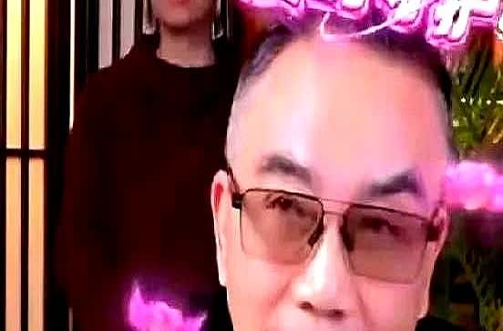 相声圈又炸锅了！杨议昨晚直播直接点名德云社，一句“老前辈攒的包袱是金子，