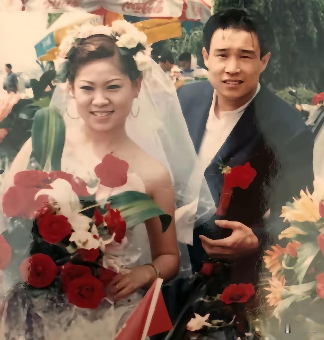 小沈阳和妻子沈春阳两人都是二人转演员，早年搭档唱戏。在还没有上春晚走红的时候，两