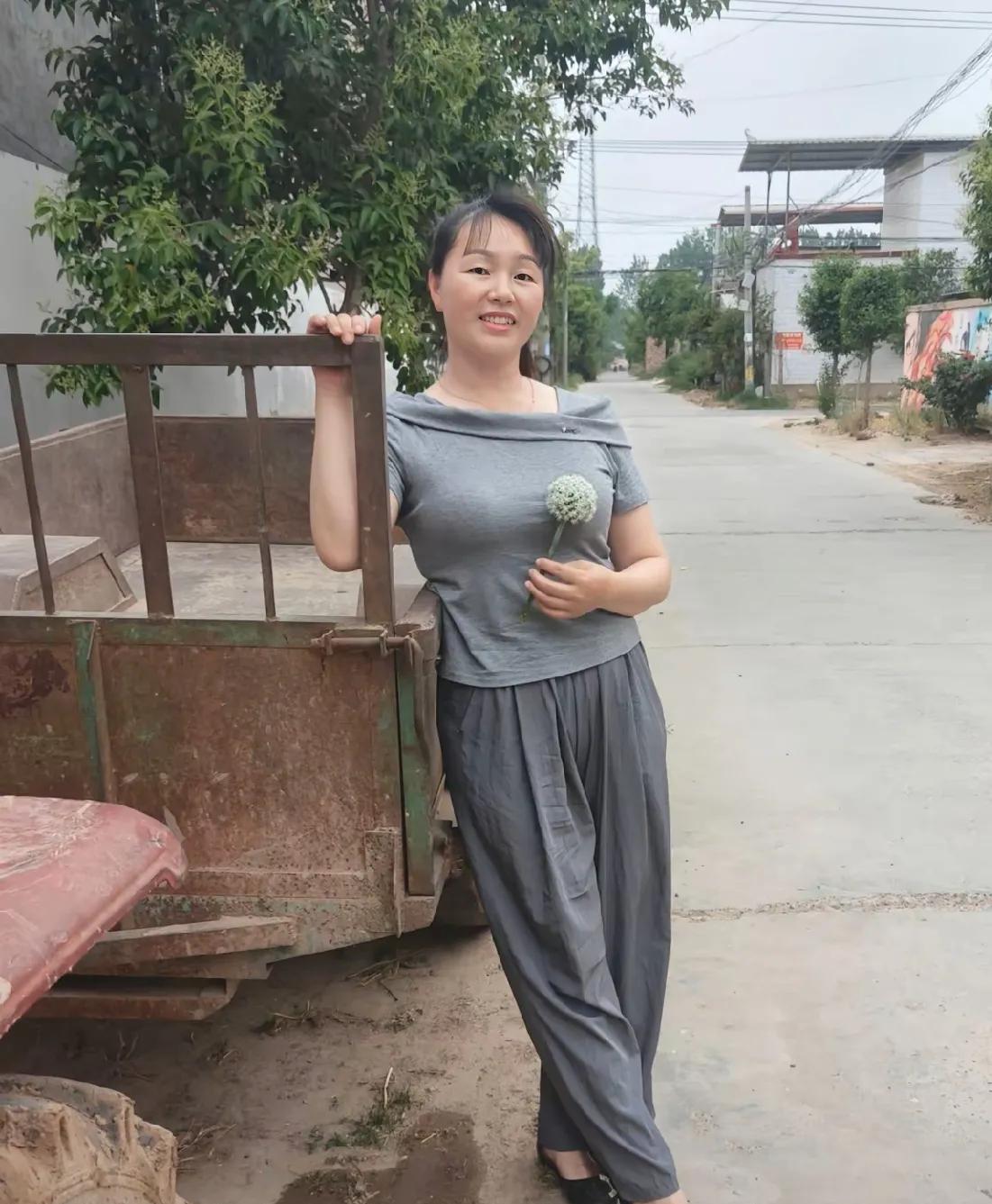 这张照片拍摄于2025年5月1日，和老婆回到广西壮族自治区柳州市鱼峰区看望岳父岳