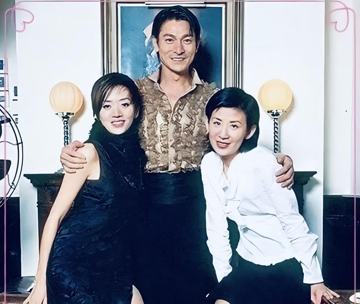 2003年冬，香港养和医院病房寂静压抑，走完人生最后一程的梅艳芳被病痛折磨得脱