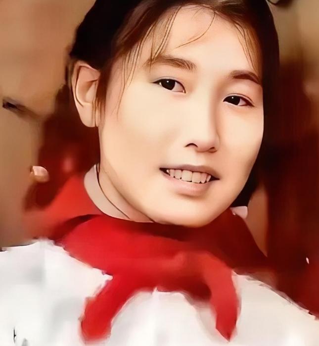 1973年，女知青黄丽萍带着农村丈夫回宁波探亲，没曾想，当丈夫看到墙上挂