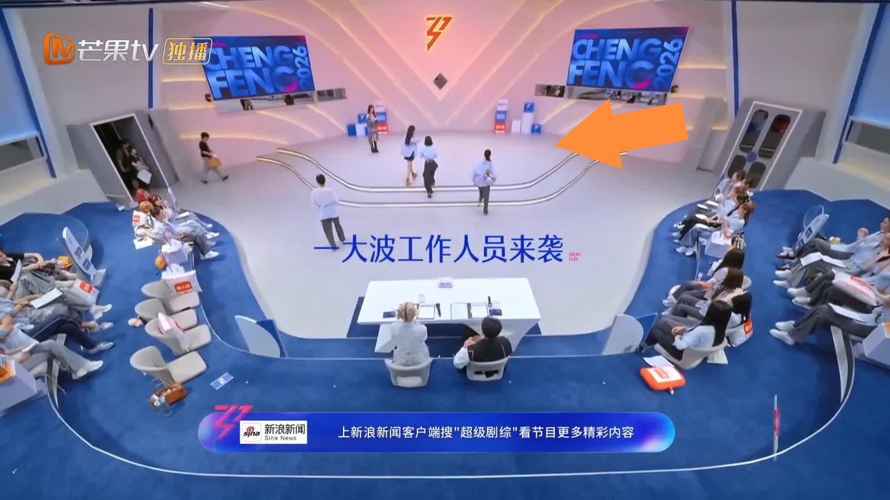 唐艺昕，孙怡实力不行，道具来凑，手忙脚乱各种忘词。唐艺昕团队里范玮琪，孙