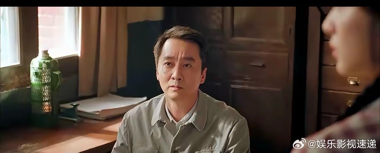 《纯真年代的爱情》果然父母是孩子的胆，自从父母平反后，方穆扬也开始和报社的“老资