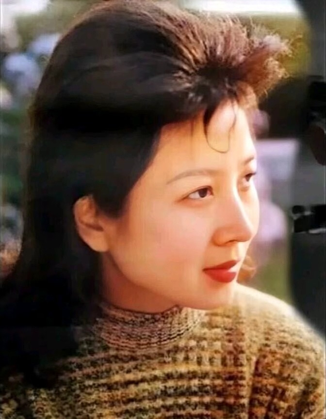 八十年代影坛影星:吴海燕，夏菁，姜黎黎，朱碧云，娜仁花，潘虹，倪萍，张晓敏，周洁，傅艺伟，赵娜，方舒