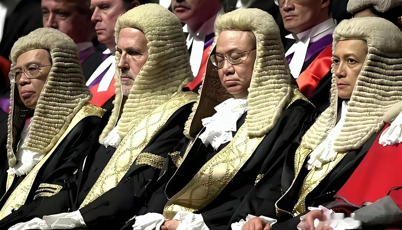 香港都回归那么久了，为啥司法的这顶假发就一直去除不掉呢？