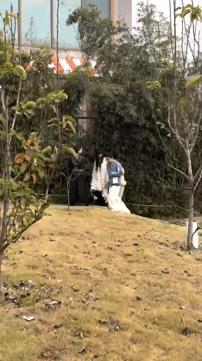 宋妍霏祝绪丹她在闹她在笑原来美女们都喜欢和美女贴贴！宋妍霏和祝绪丹这对组合，要