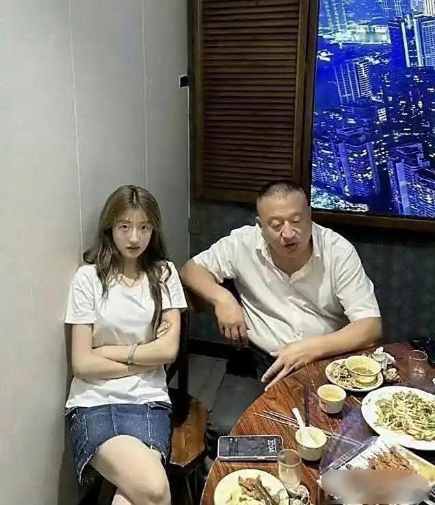 这基因也太强大了，简直一摸一样​​​
