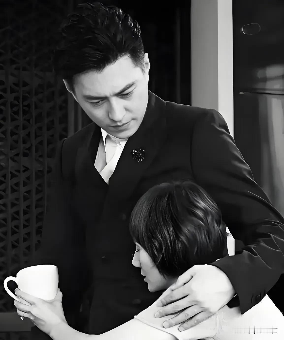 贺涵把唐晶当成自己的作品，因为他俩是同一种人，所以贺涵和唐晶之间不是没有爱，而是