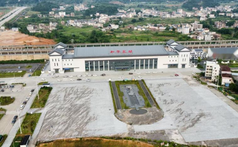 都以为高铁通到十八线县城是给当地招商引资送红利，为什么很多县城通了高铁后，高端餐