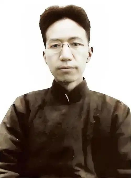 我们这块土地，这些人终其一生，大多所行不过苟且二字，所谓风光，不过苟且有术，行路