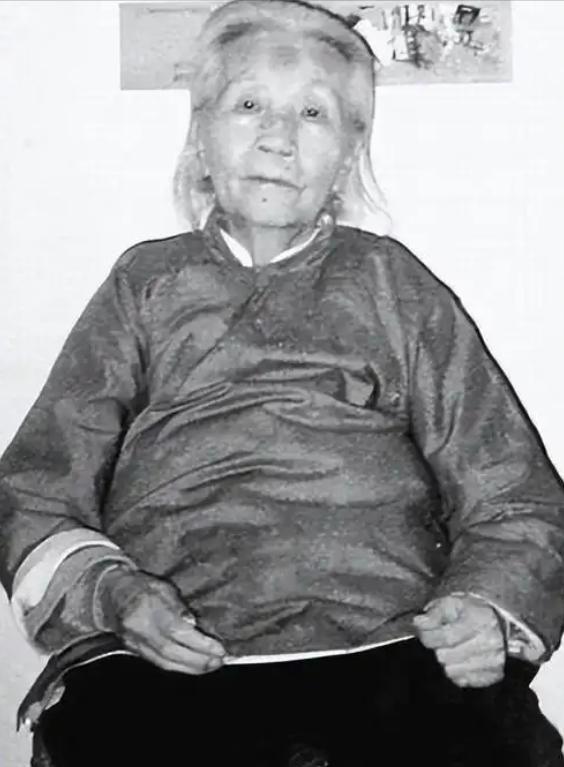 1992年，88岁老奶奶叮嘱孙子说道：我死后一定要好好保存遗体，将来会出现奇迹的