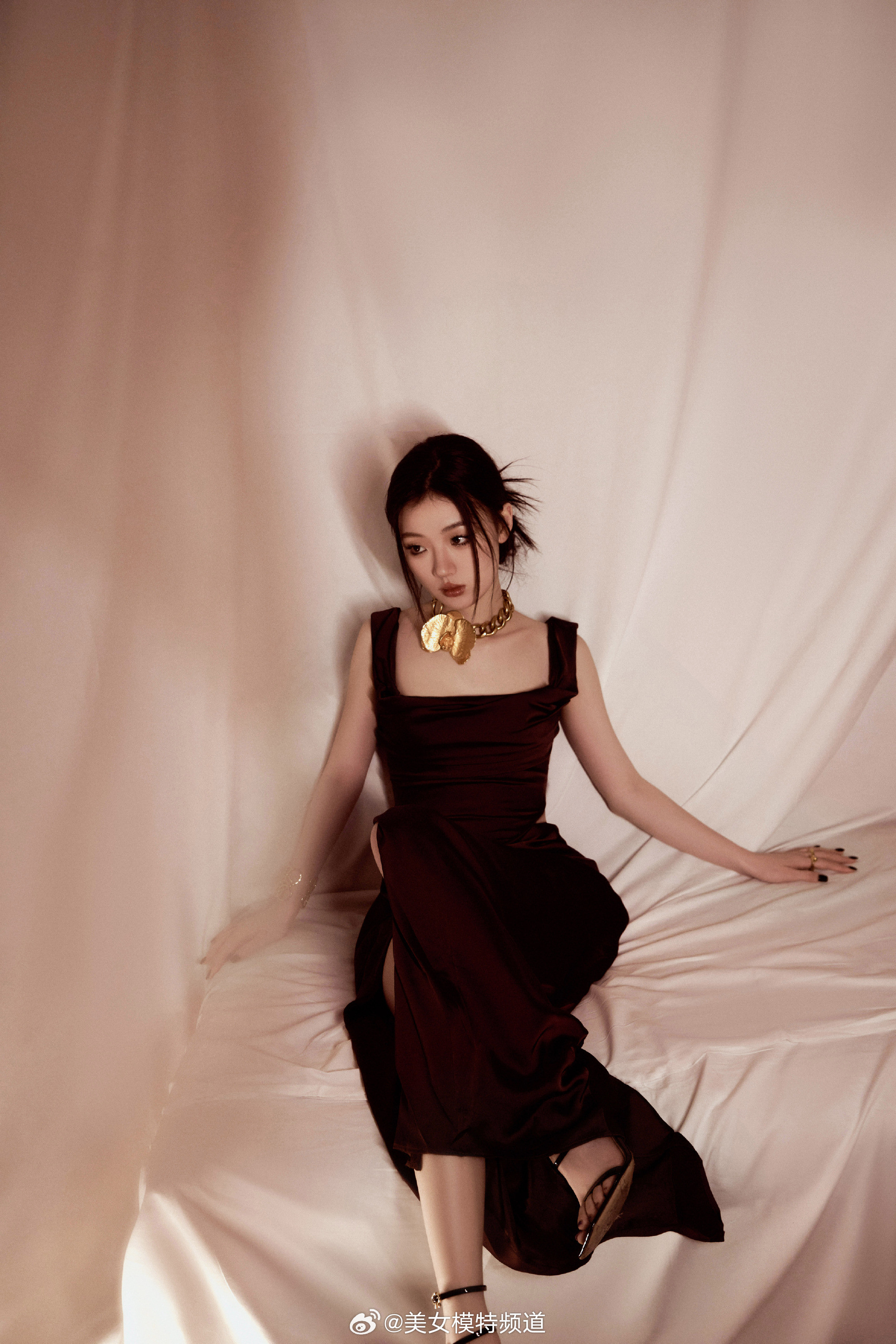 单依纯舞台魅力黑色精彩媚力十足