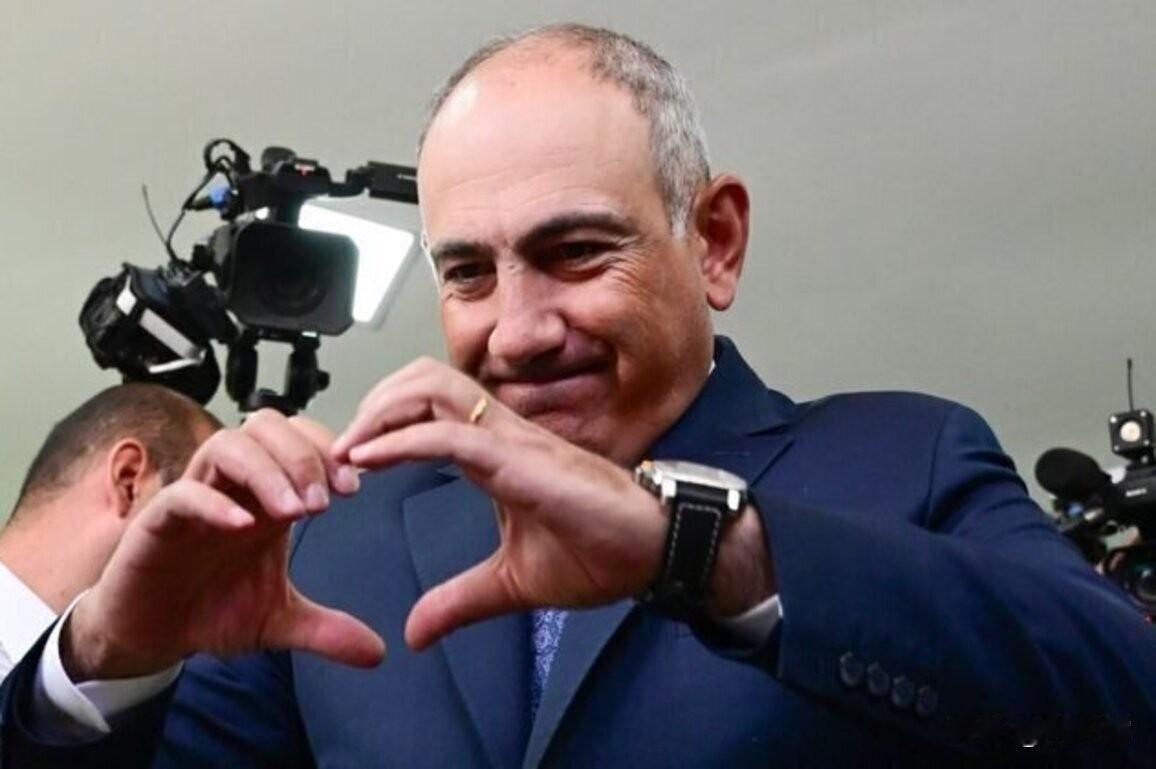 总理也搞独裁？亚美尼亚总理帕希尼扬为了谋求连任，把他的最大竞争对手俄裔亚美尼亚亿