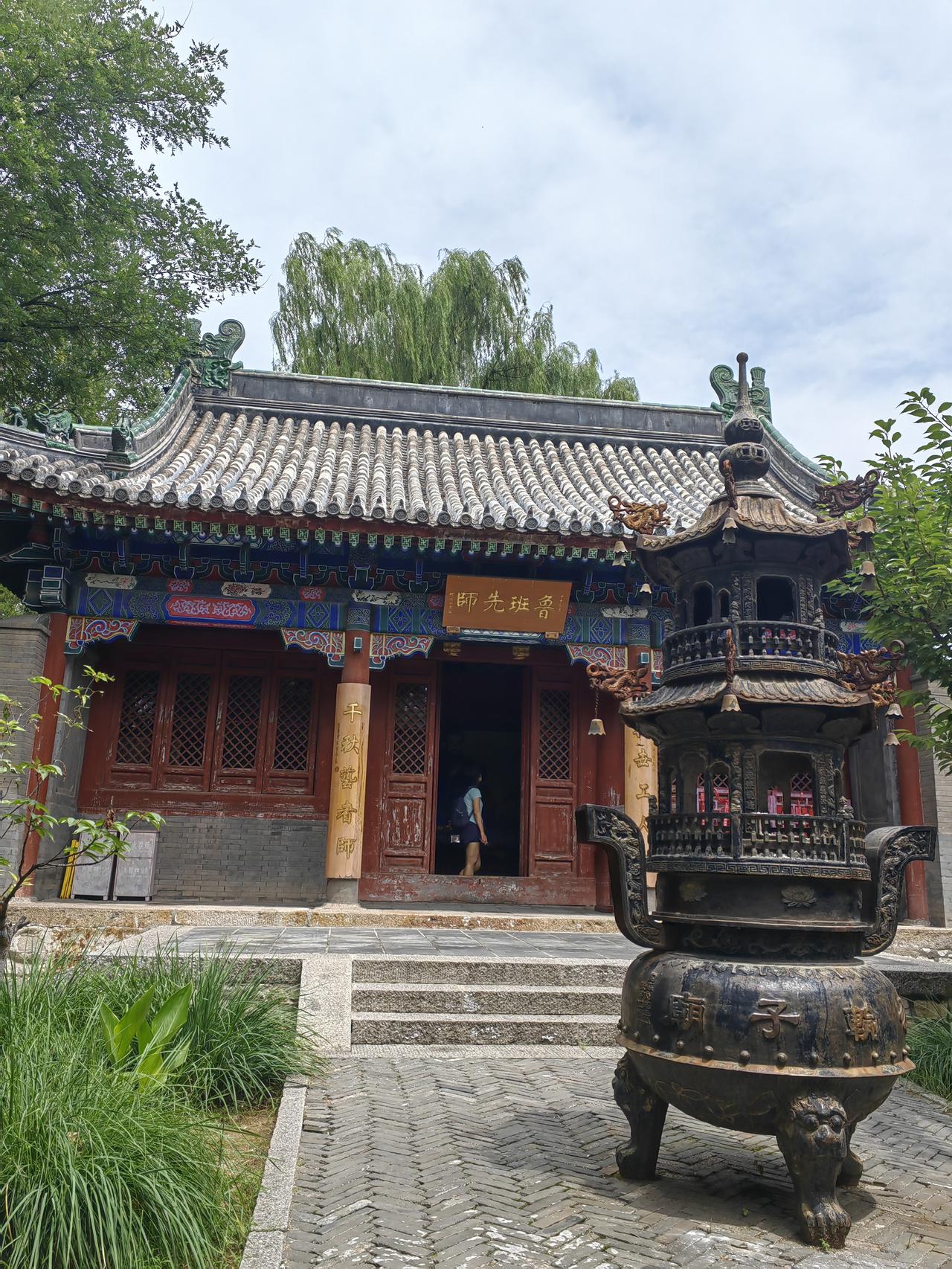 老公又说起他一战友的媳妇——北京某高校博士，毕业去了华为，月薪好几万，还有笔安家