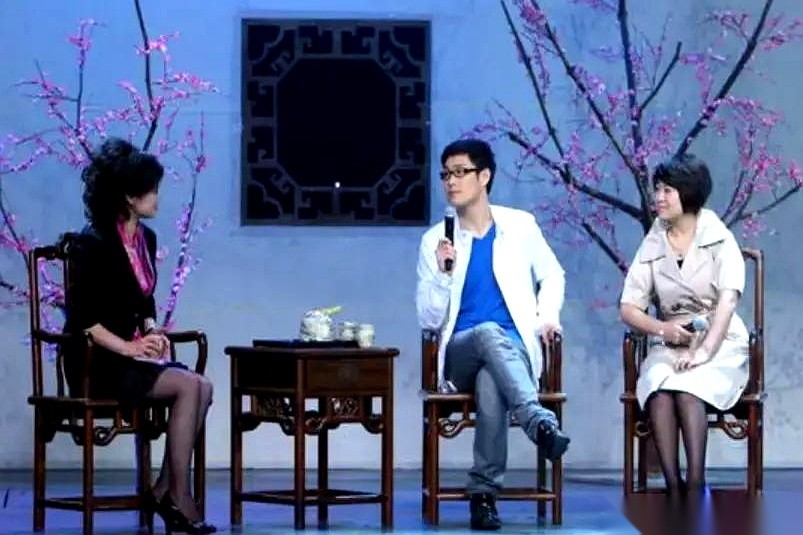 2009年的一档访谈节目上，小沈阳对着镜头脱口而出：“臭不要脸的。”主持人赵丹军当场沉下脸，直接发难