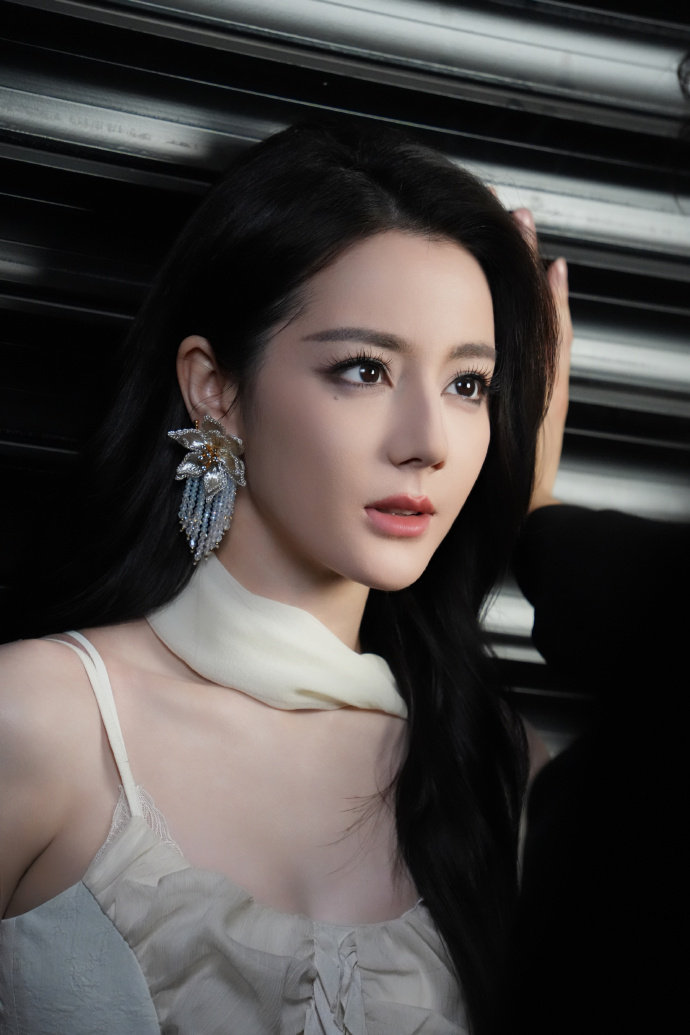 迪丽热巴偶遇现代版灵主大人偶遇现代版灵主大人迪丽热巴偶遇现代版灵主大人迪丽热巴