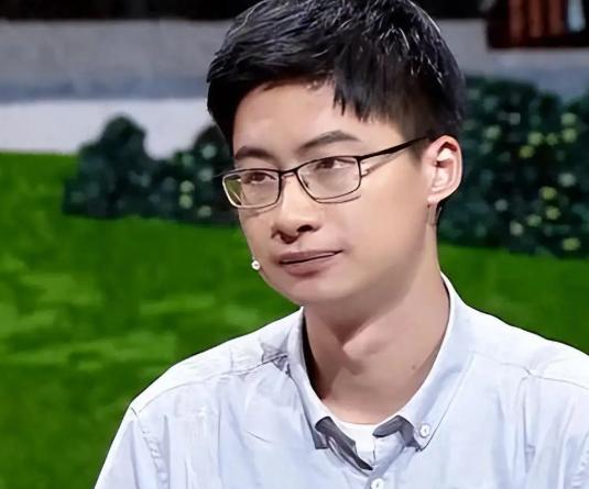 为什么要和美国干到底，就这么说吧，要是不干到底，那中国下一代就“完了”！清华博士
