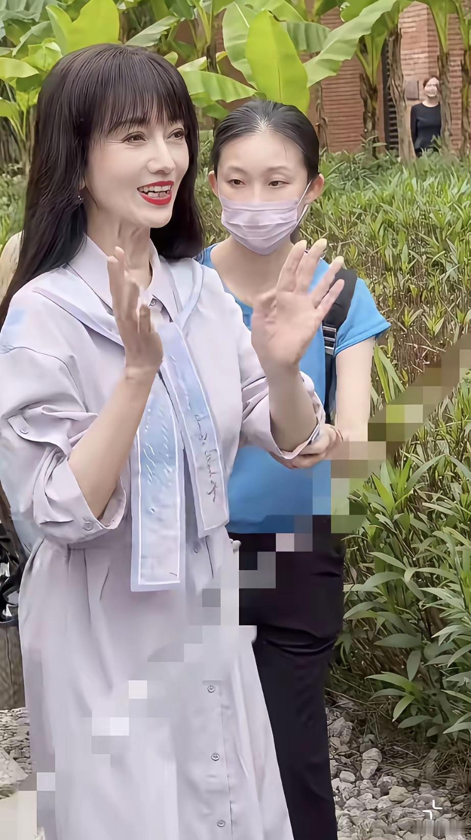 普通人72岁大多享受清闲生活，赵雅芝依旧活跃出镜，究竟是什么原因让她一直不停歇？