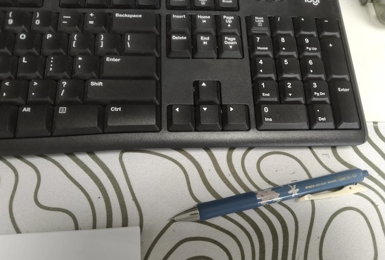 我的上班搭着回老家带孩子了我现在上班只能平平淡淡干完8小时，但凡中间有点意外