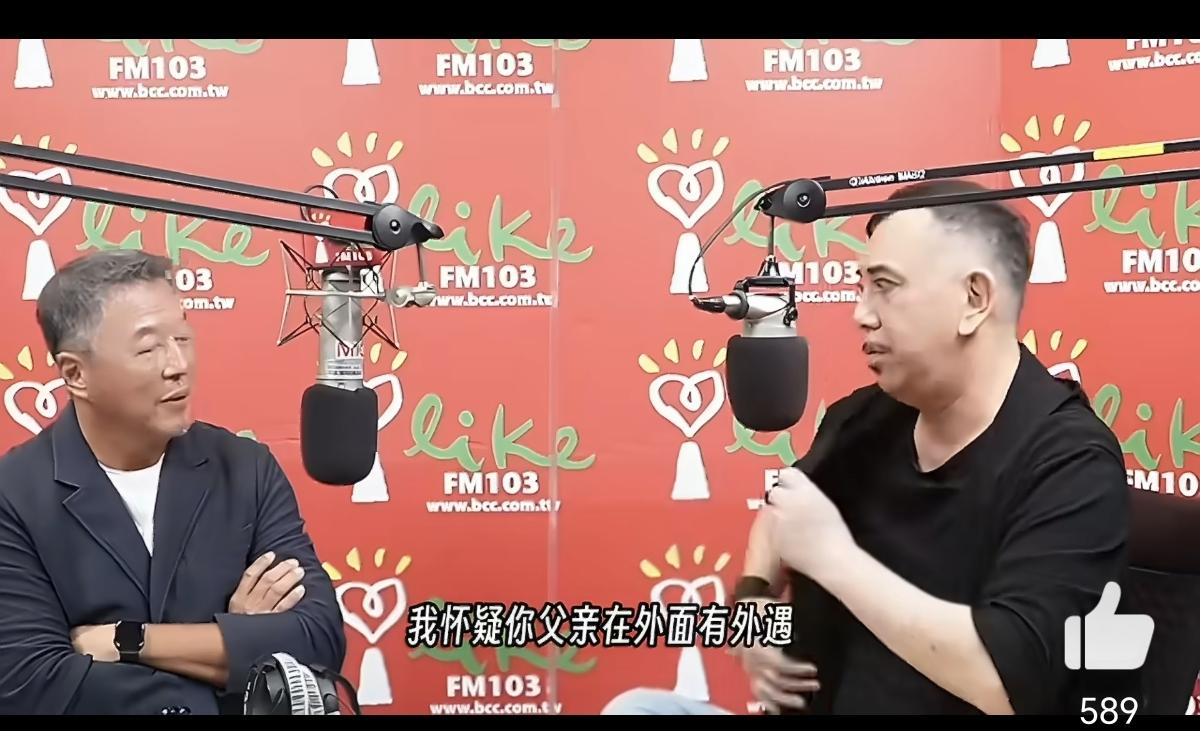 黄秋生在找到英国父亲下落之后，去了英国父亲曾经居住的家，还和两个纯白人哥哥和一个
