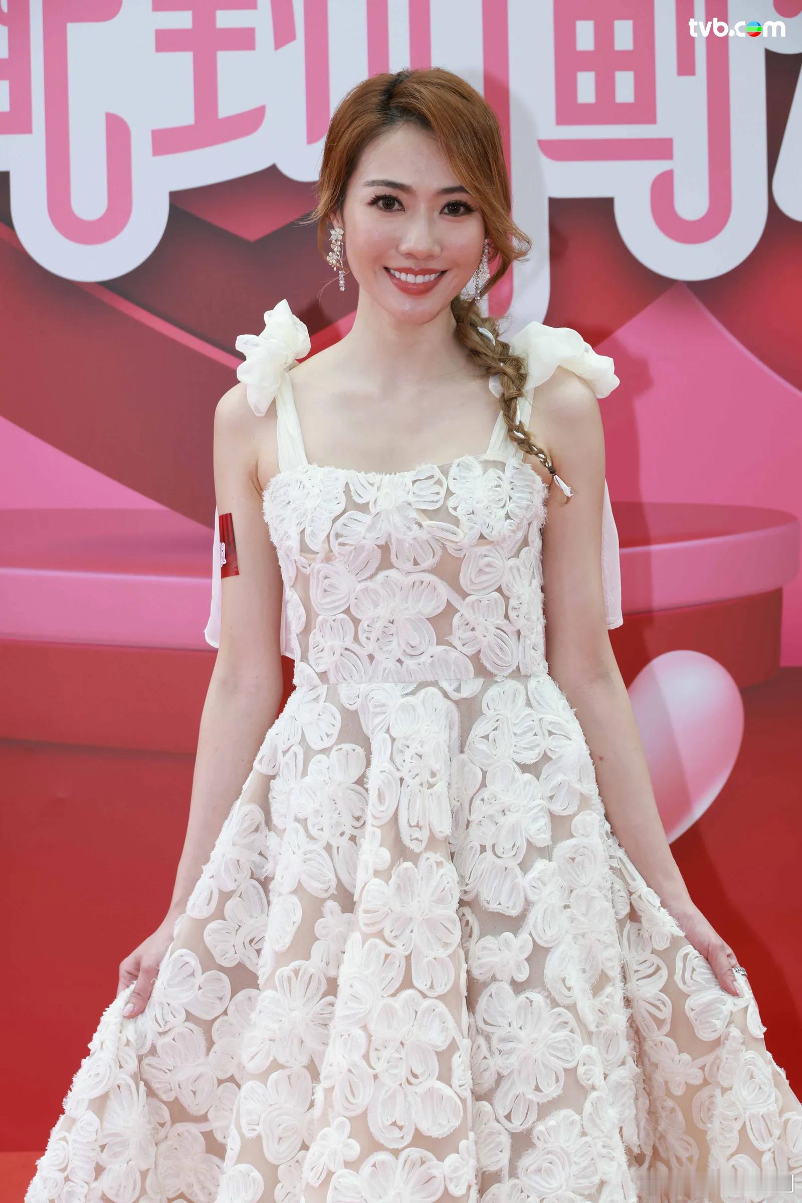 女神配對計劃2：阮嘉敏.阮嘉敏以碎花裙上陣，她喜歡男仔比較主動，又自爆最愛眼細單