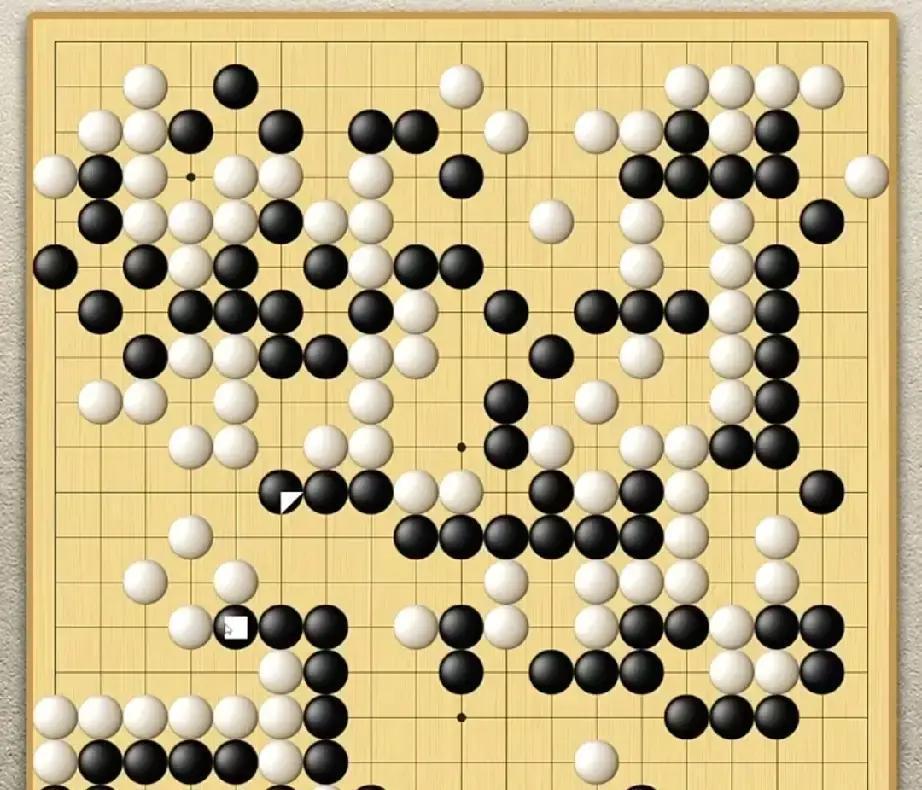 你以为他在防守，其实这一手已经赢了。丁浩白127落下，党毅飞的黑棋瞬间窒息
