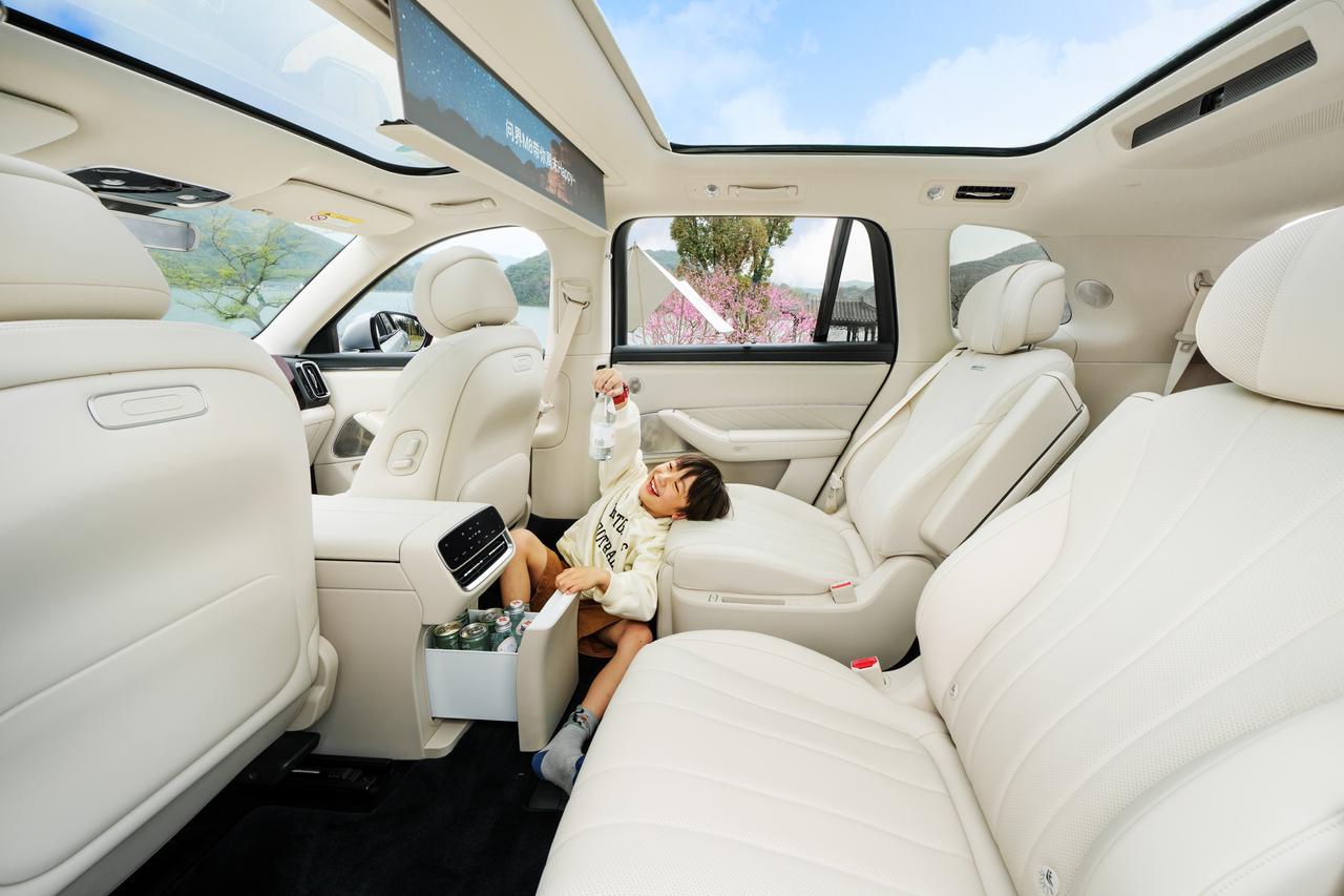 没有短板就是最大亮点，问界M8凭“全能体”拿下40万级头牌在40万级新能源SU