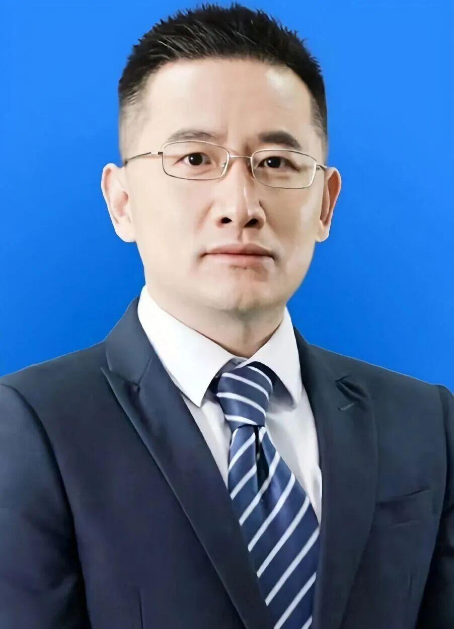 他究竟有什么魅力？能让三个女人争风吃醋！说到底不怪祖雄兵！这个年龄。