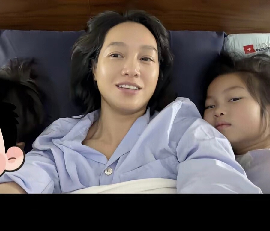 朱丹带着两个孩子去澳大利亚旅游，周一围去机场送老婆孩子，8岁女儿第一天晚上发烧3