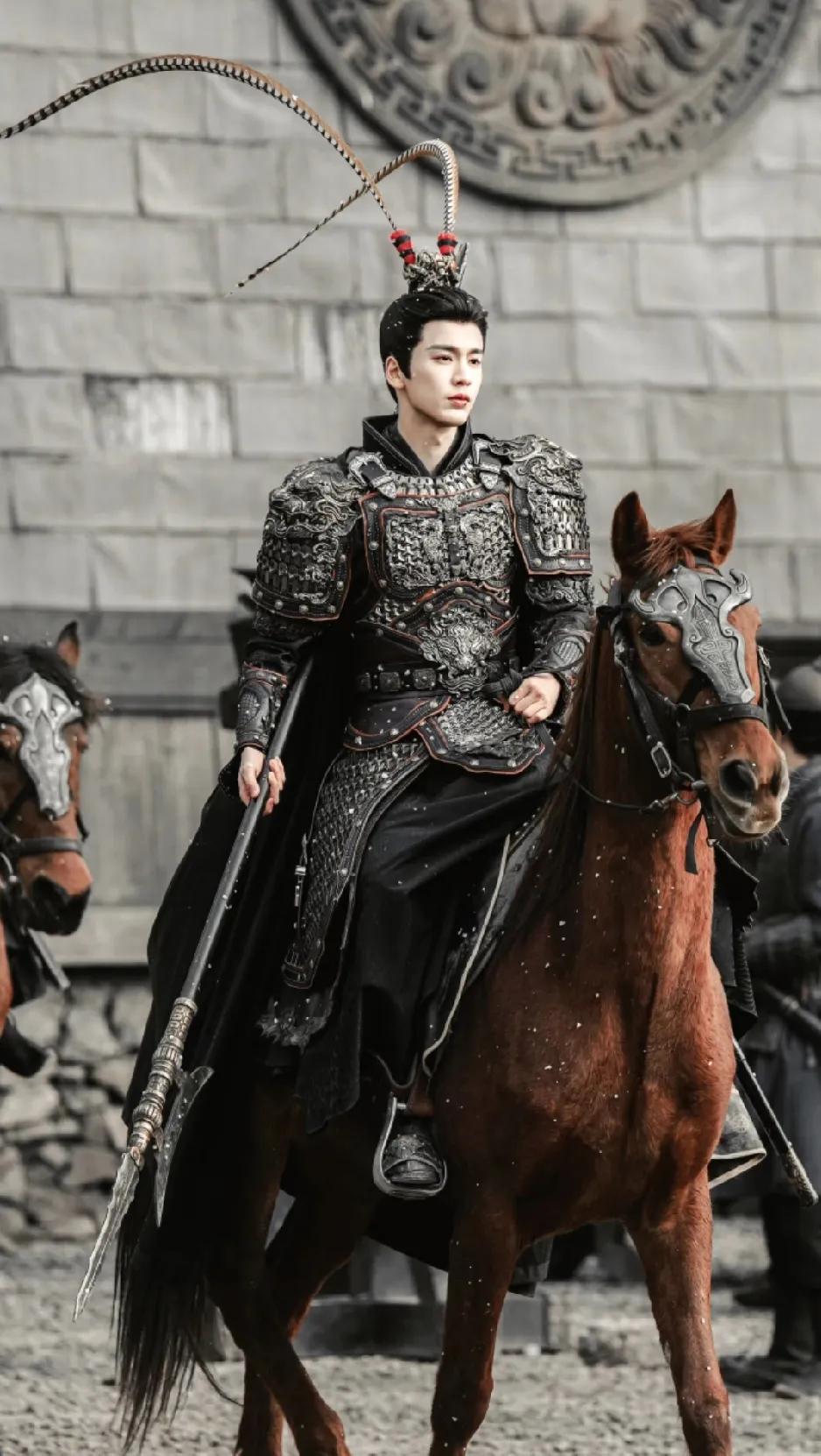 都不要再说了吧，张凌赫粉底液将军，这外号都要洗不掉了。感觉，让李沁和张凌赫演一