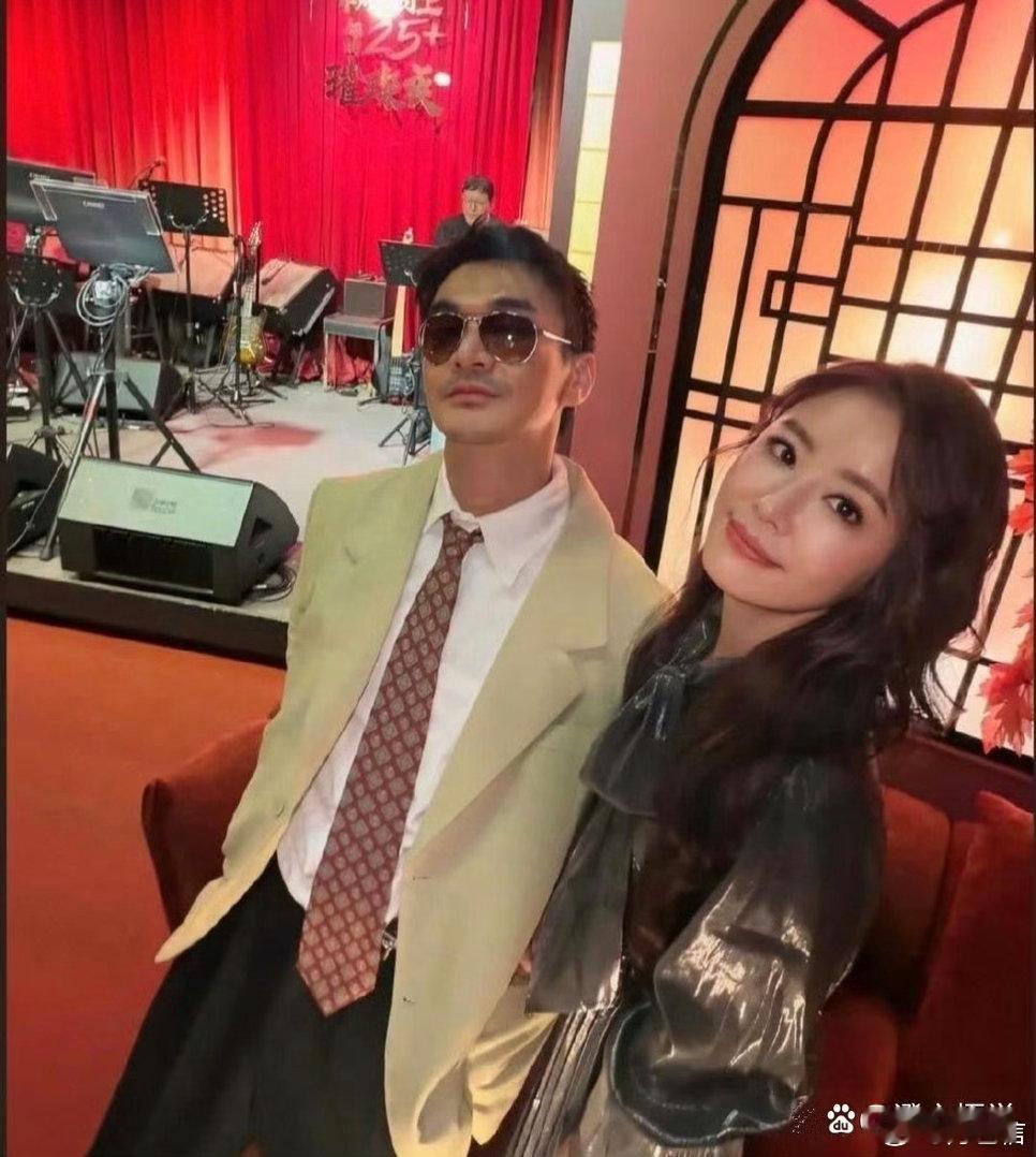 林心如台北举办50岁生日派对，一头卷发搭配精致妆容，面部保养得宜，状态惊艳，完全