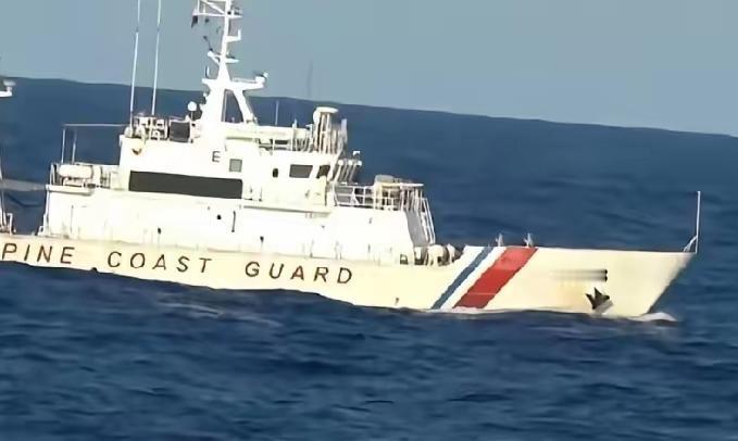 好搞笑，菲律宾乘我台海演习之际，误认为我们无暇顾及南海，竞然派战舰侵闯黄岩岛！