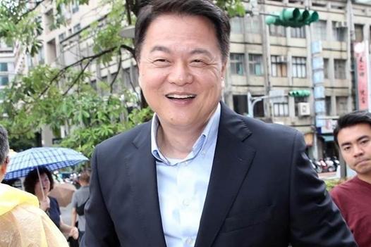国民党撕裂的裂痕，在军购案这块“试金石”前彻底碎裂。近日，周锡玮在一档专访中