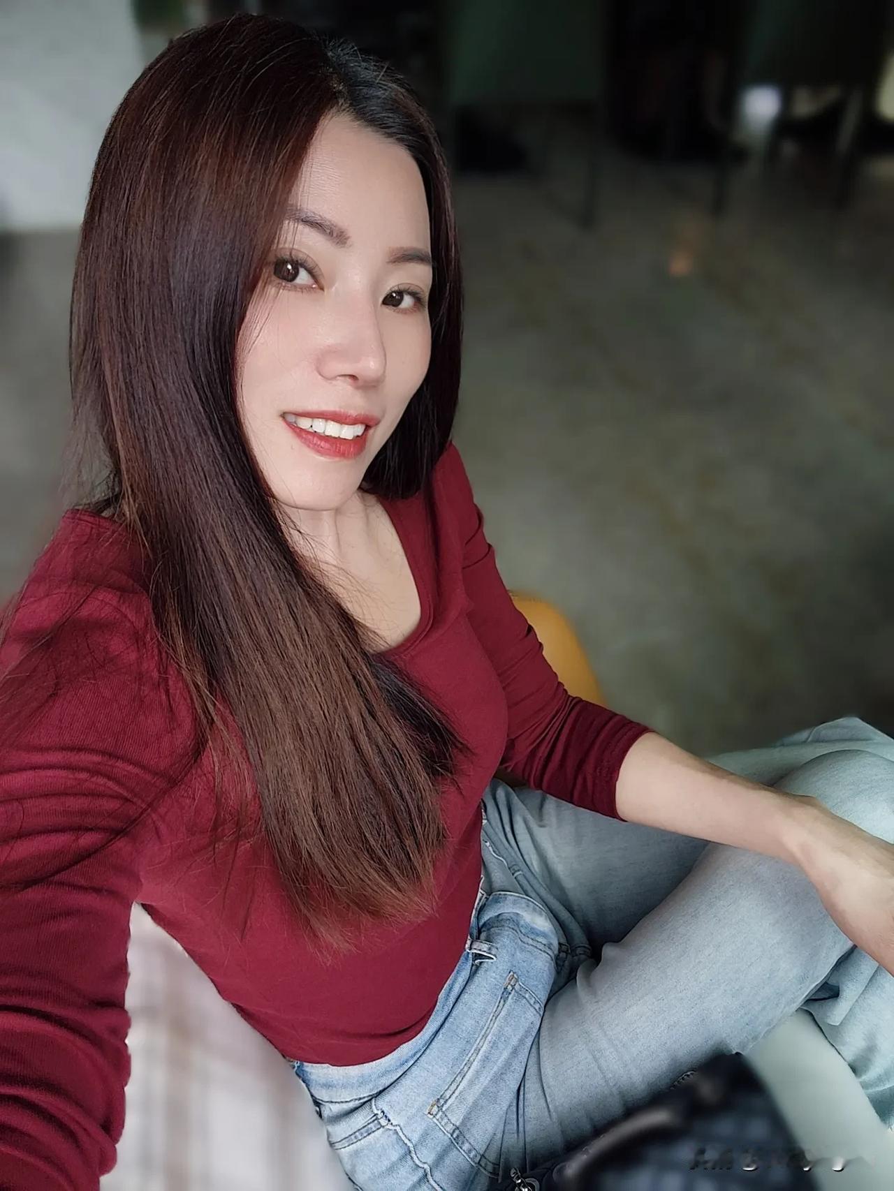 女人不用太漂亮，有点气质就够了。女性气质