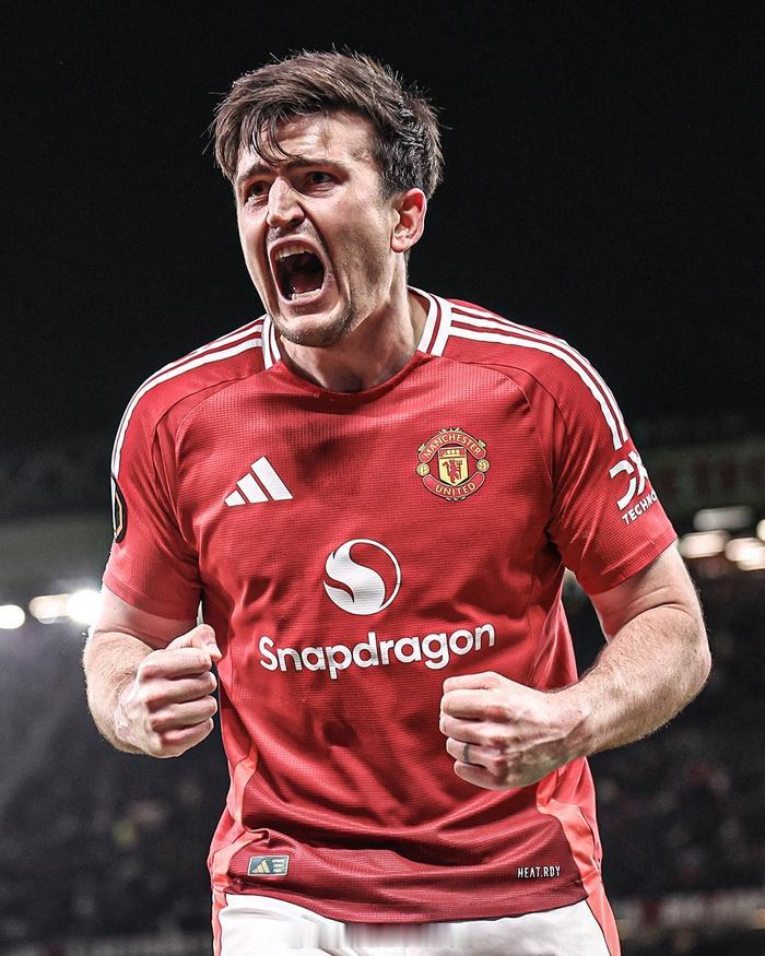 头球摆渡帮助卡塞米罗首开纪录的马奎尔接受天空体育采访时说：“阿莫林死用一套阵型，