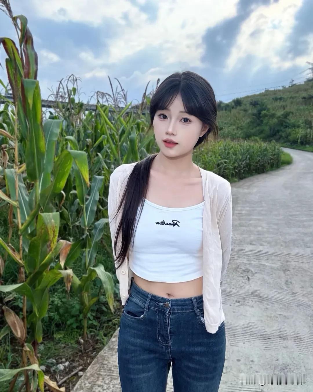 田野女孩的日常，不是滤镜是生活！赤脚踩泥土，风吹麦浪香，摘果喂鸡鸭