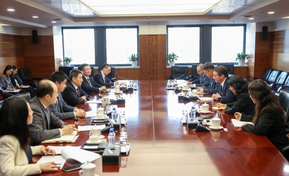 中国和美企谈妥了北京时间2月10日，中国商务部国际贸易谈判代表兼副部长李成钢会