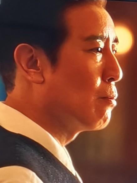 在《八千里路云和月》里，1938年中秋节，田家泰在欧洲时的日本同学兼好友工藤来