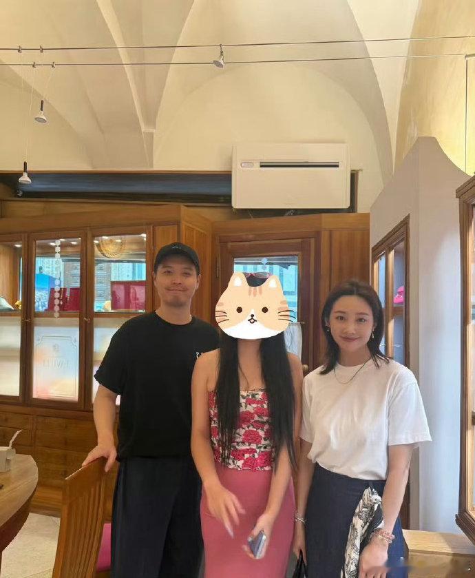 佛罗伦萨偶遇马頔李纯佛罗伦萨街头新鲜偶遇太惊喜！网友撞见马頔李纯出行，纷纷感叹