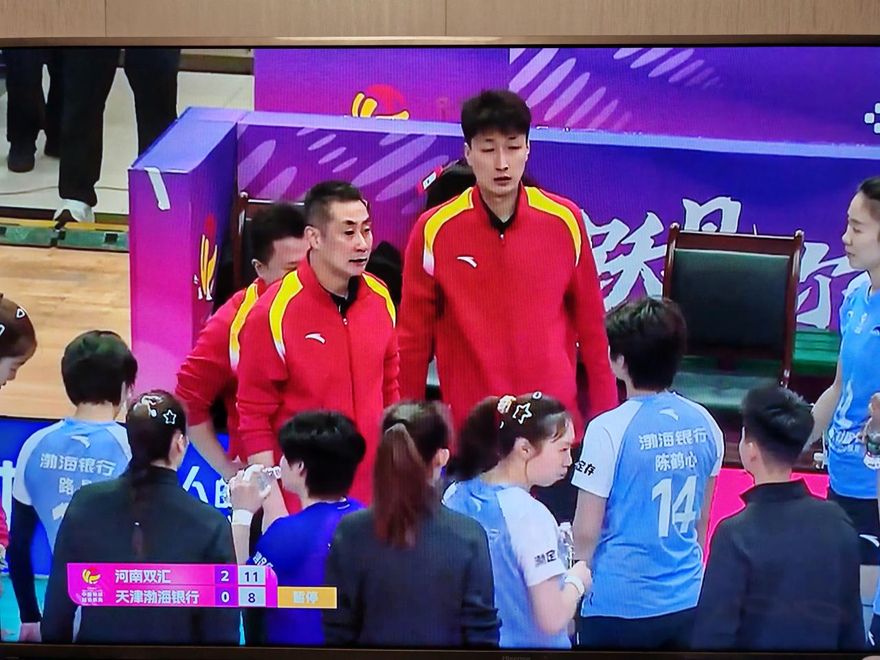 女排排超联赛第二十轮比赛，天津女排对阵河南女排，前两局天津女排19：25，23：