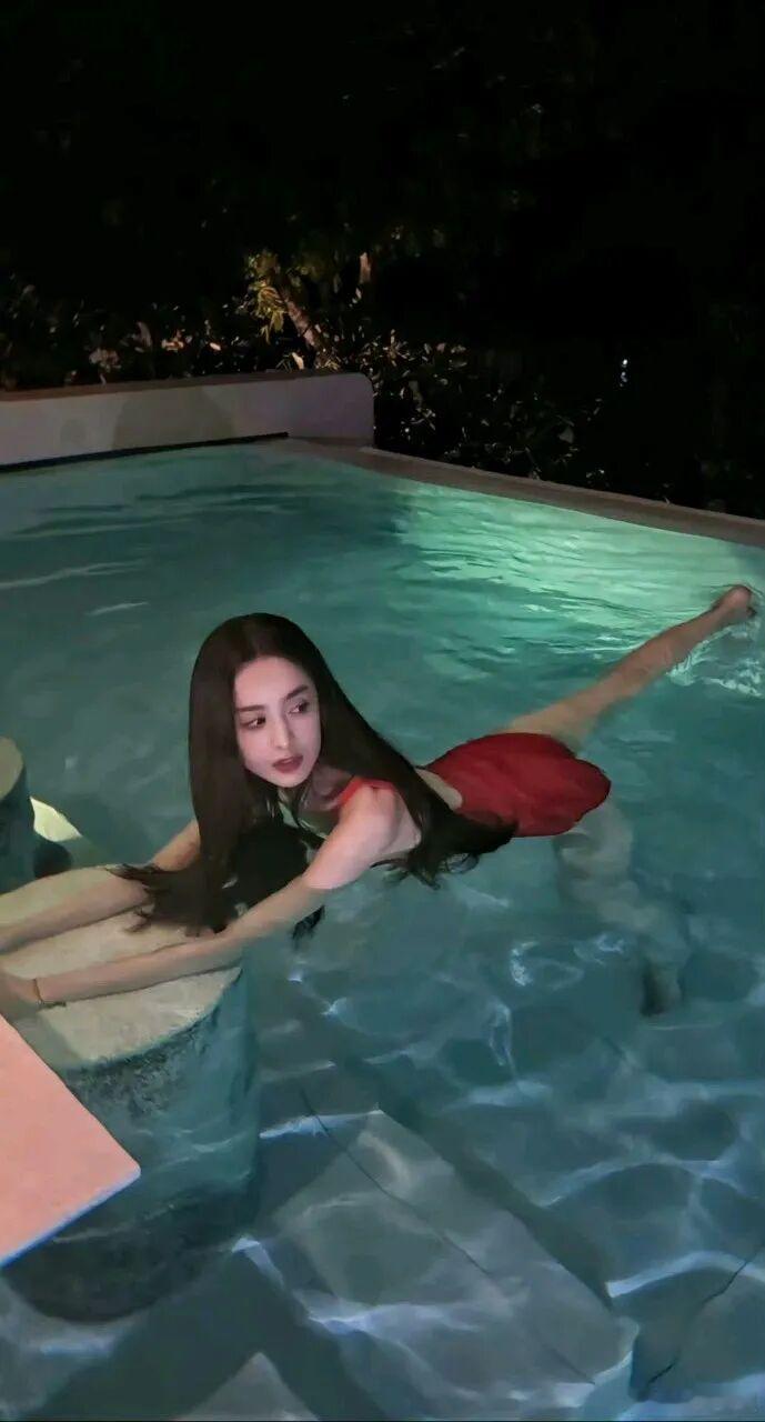 娜扎泳池美照写真