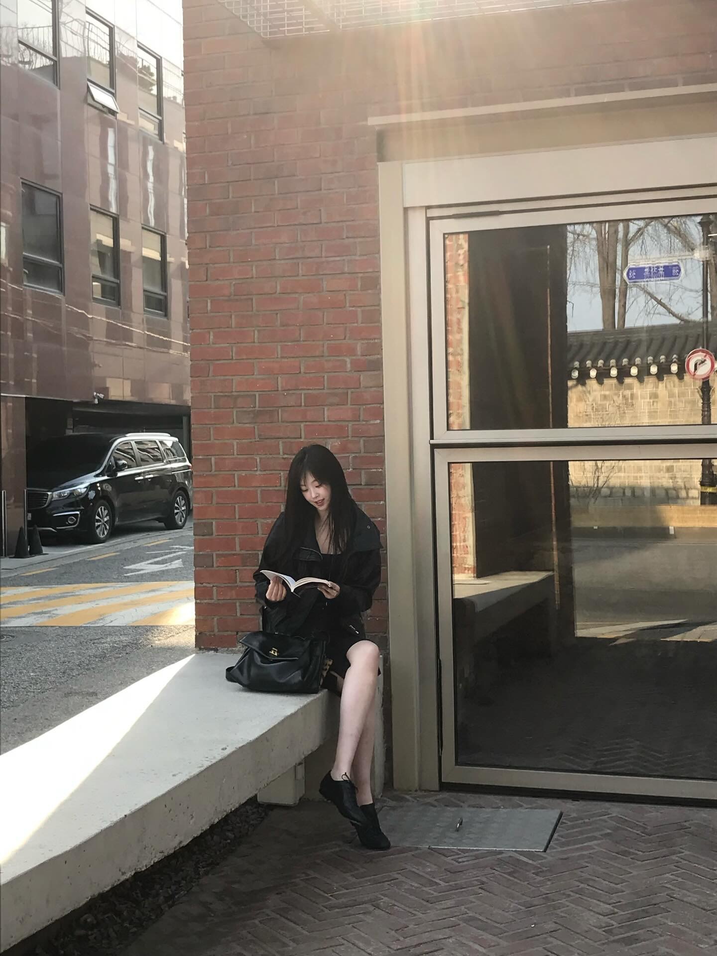 往那一坐就是氛围感崔喜珍