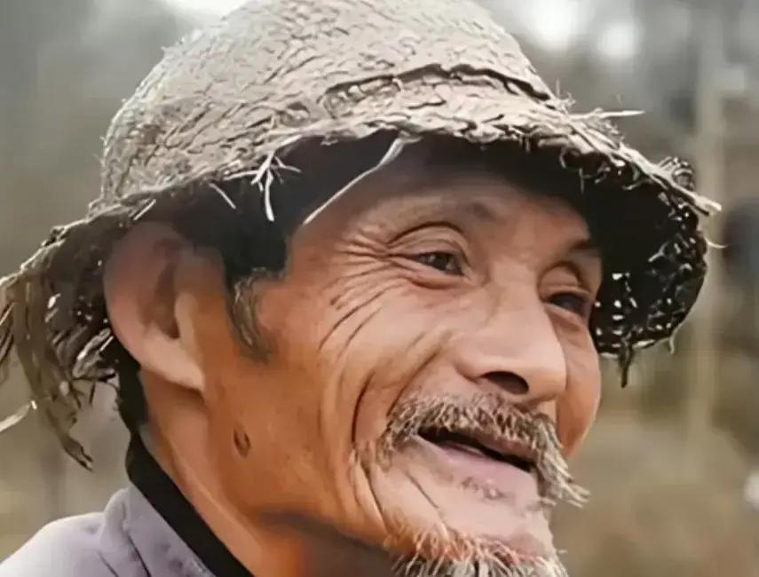 广西老人陈光权，村里人都嘲笑他是个傻子，他却用40年完成了祖国都没有完成的事情。