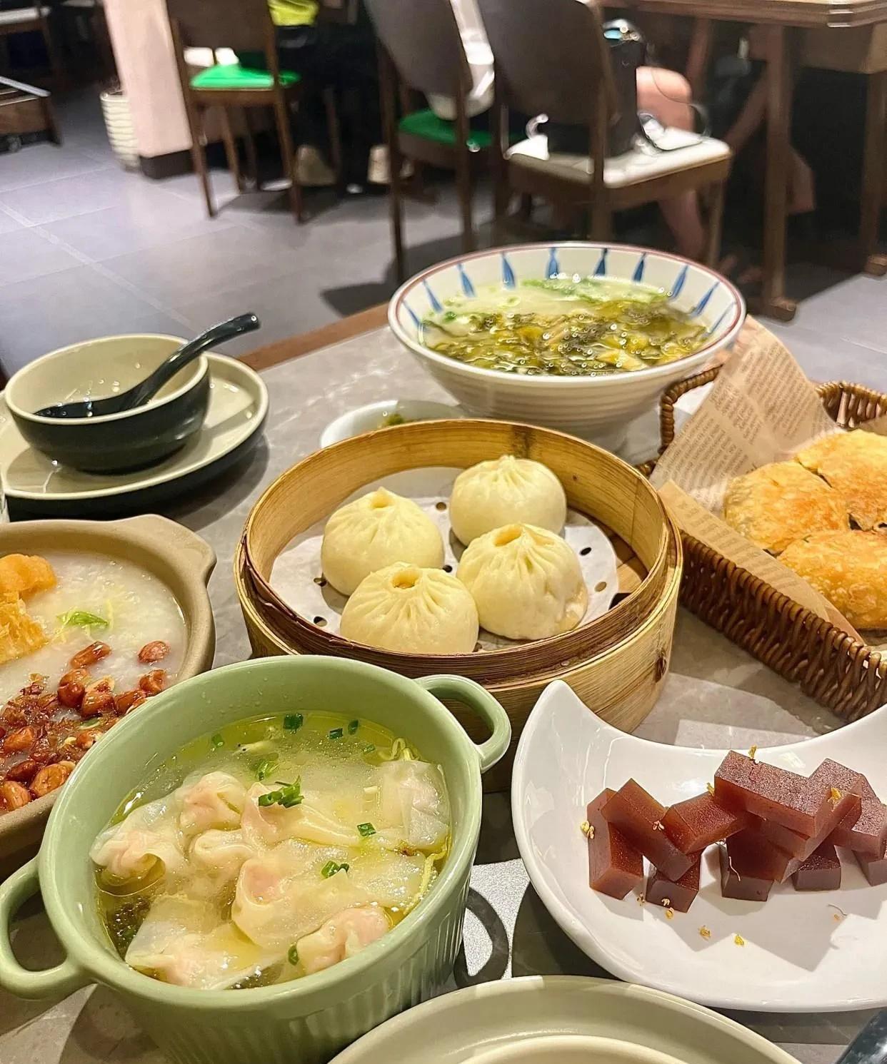 好奇刘强东在杭州点的外卖是什么？居然能让他为杭州美食正名，直夸杭州是“美食之都