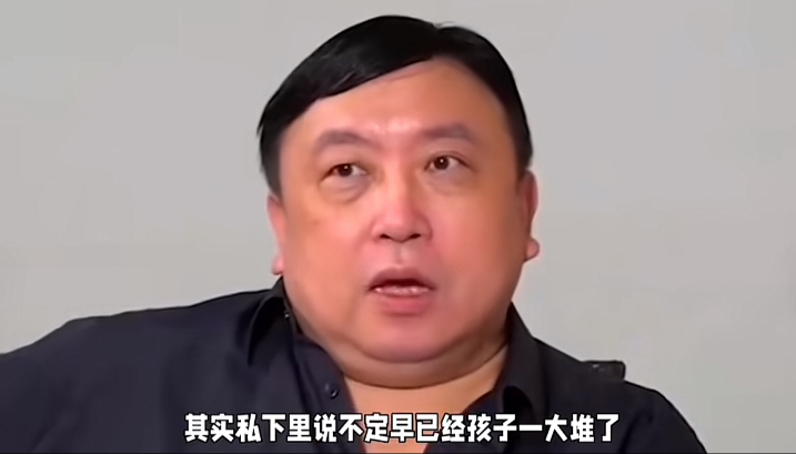 王晶真的太敢说了当年采访时的一番话直接预言了娃哈哈的现状哇哈哈的大瓜看得
