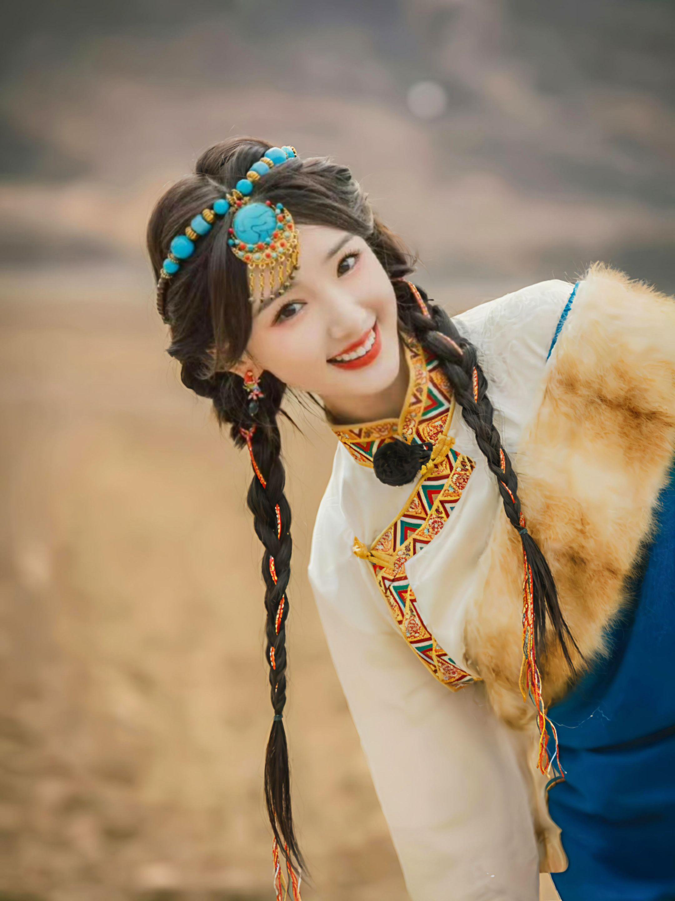 惊艳！复古藏族服饰，毛晓彤美出新高度！不只时尚更传承文化