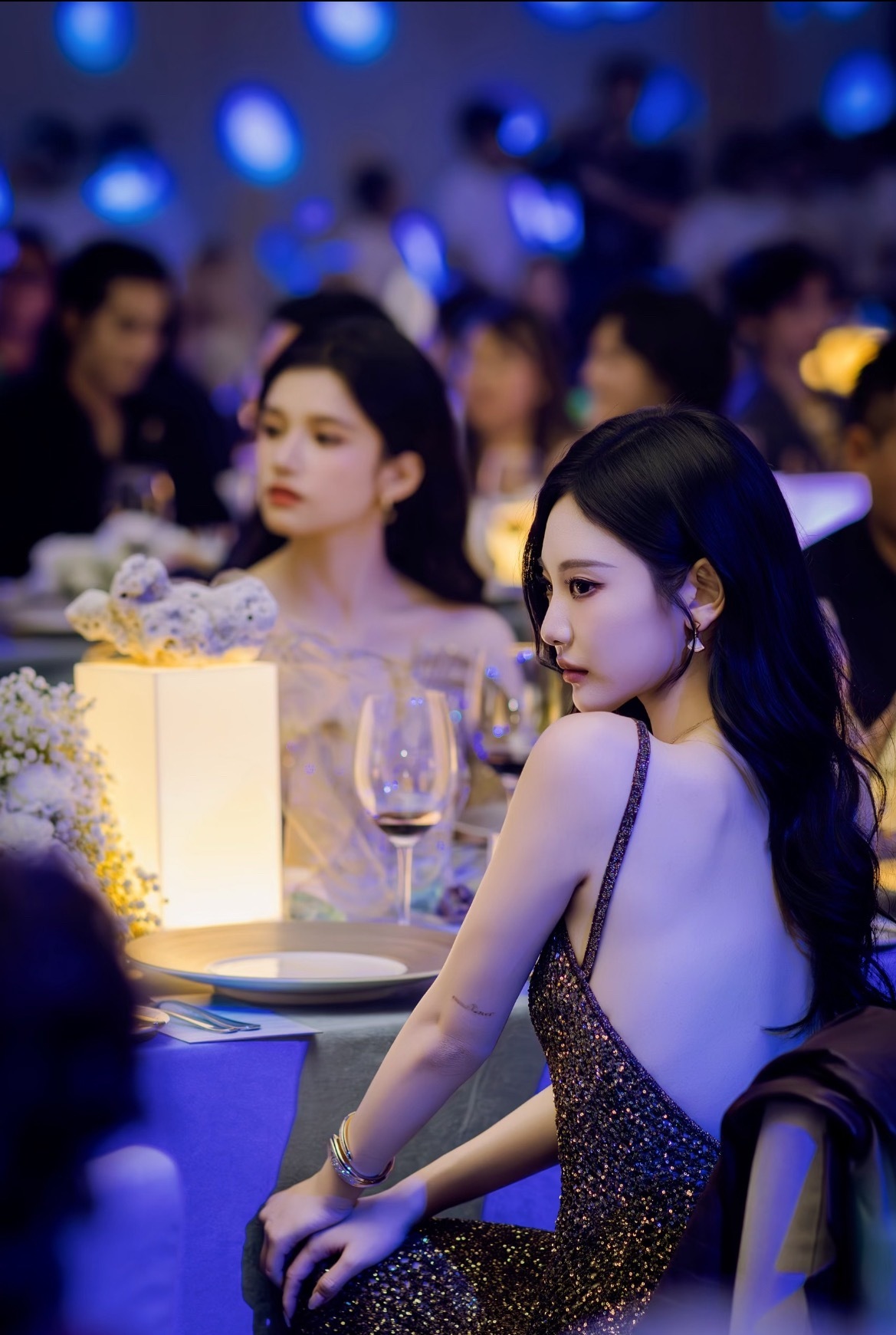 投稿：宁艺卓&张婧仪一个在焦点里，一个在梦境中，世界最美好的两面。​​​