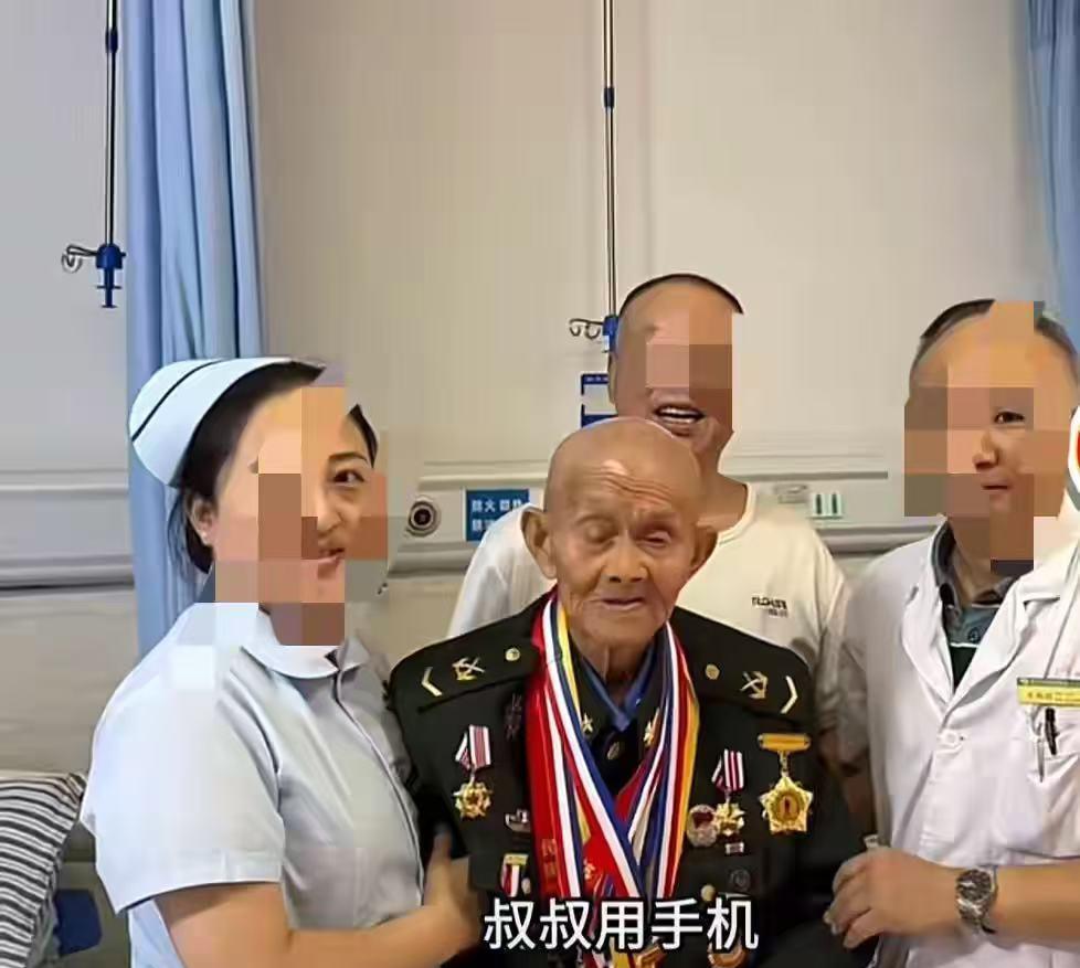 泪目！看完阅兵后，102岁抗战老兵当晚安详离世！他叫彭长竹，是湖南张家界的一名