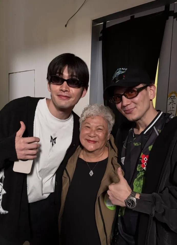 余文乐离婚后跟前妻处成合伙人，这体面背后藏着成年人最清醒的算计。七月刚官宣结束九年婚姻，转头他在长沙